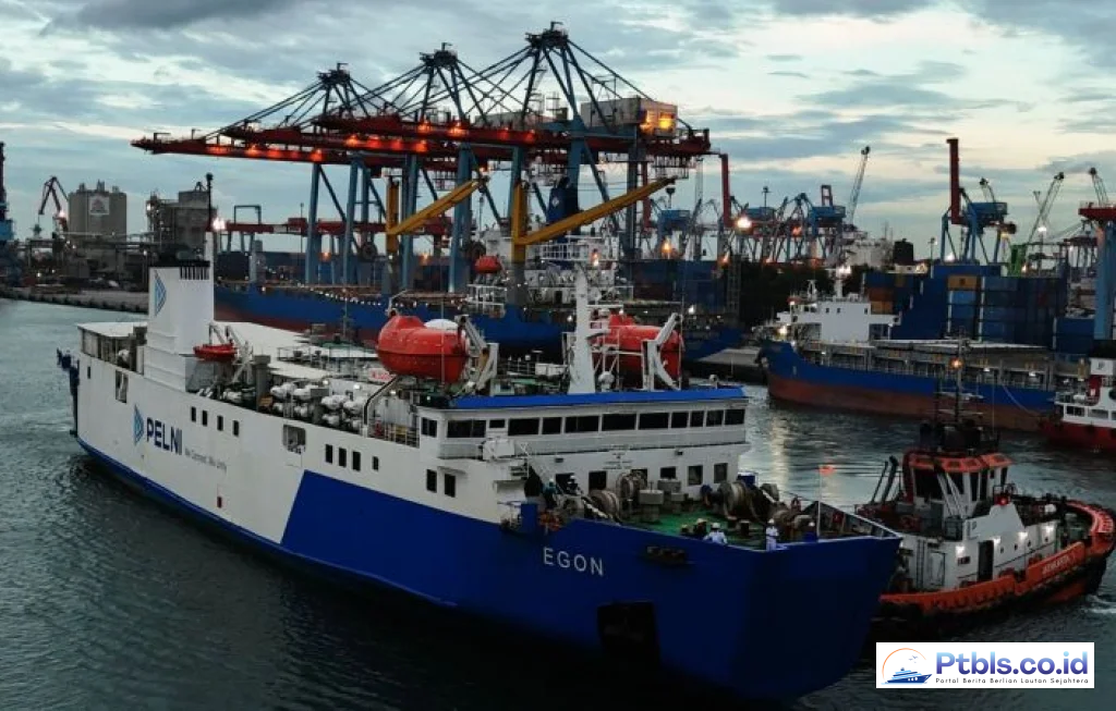 penyelamatan kru kapal ferry tenggelam