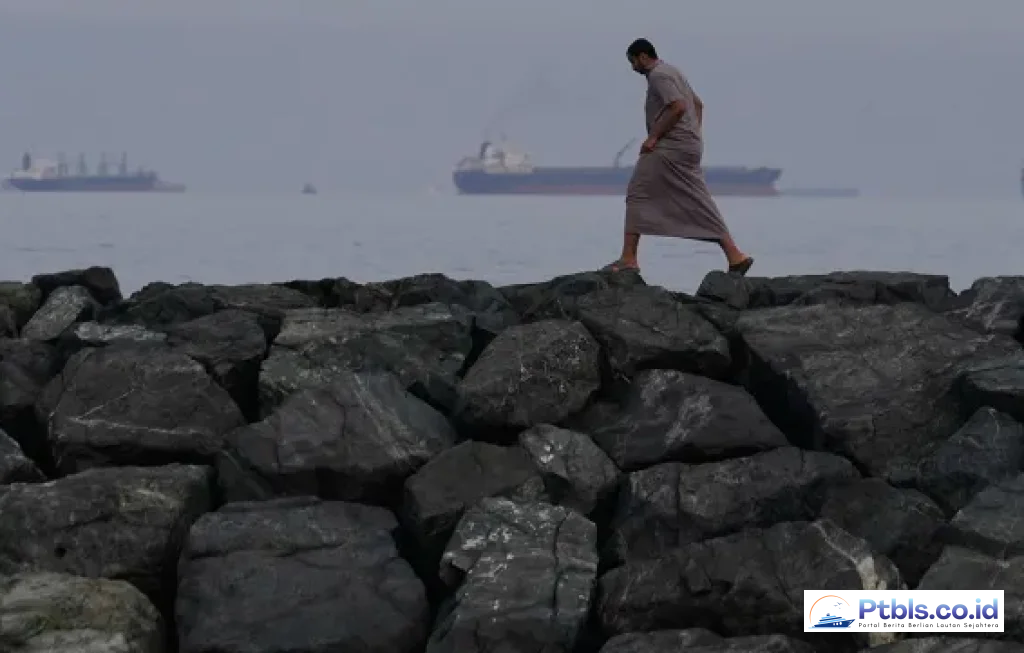 Iran Allows Strait of Hormuz