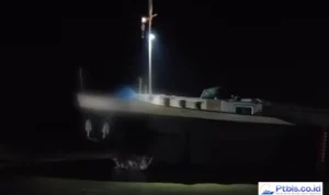 inland freighter hits pier