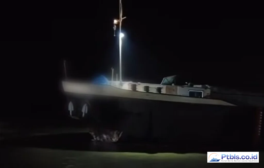 inland freighter hits pier