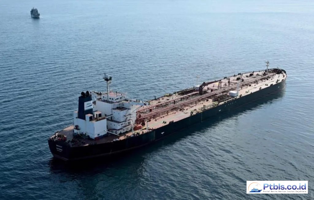kapten kapal bayangan China